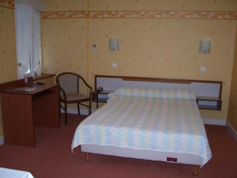 Hotel De L'Agriculture Decize Oda fotoğraf