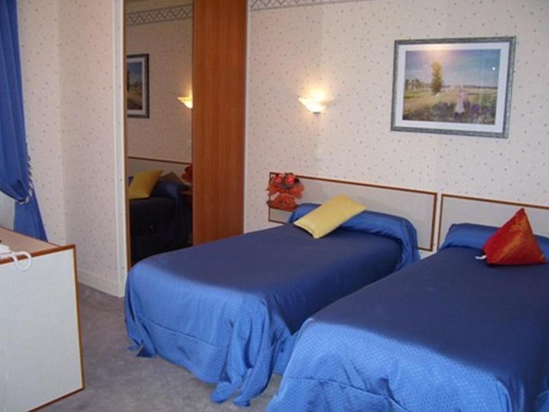Hotel De L'Agriculture Decize Oda fotoğraf